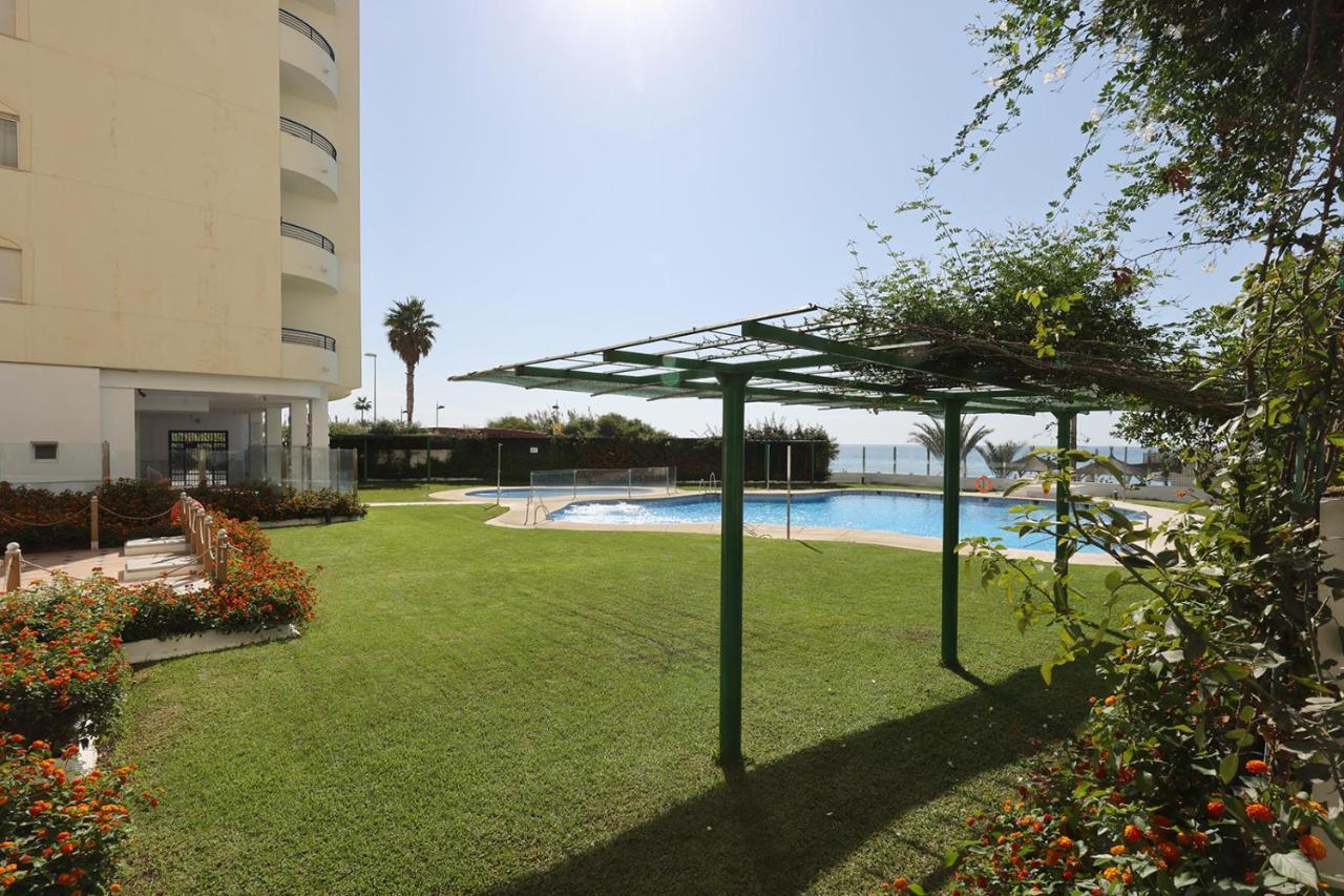 Lujo En Banana Beach Primera Linea De Playa ماربيا المظهر الخارجي الصورة